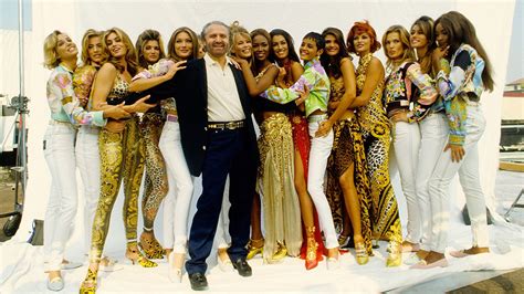 sartoria alta moda versace milano|Gianni Versace: storia, moda e biografia completa .